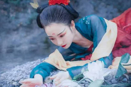 Phá dỡ nhà cũ tại Dĩ An, Bình Dương
